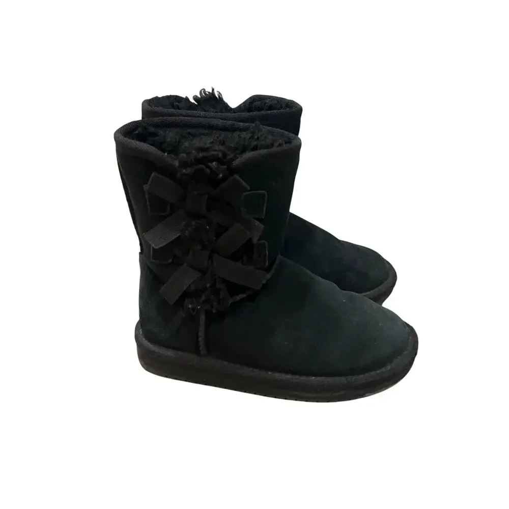 Koolaburra by UGG Victoria Short Black Suede Bow Boots Girls Size 10 NB100